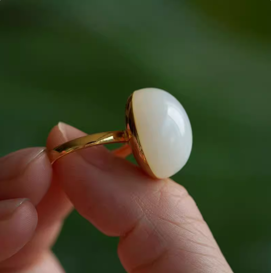 Hetian White Jade Ring · Pure Radiance of the Metal Element