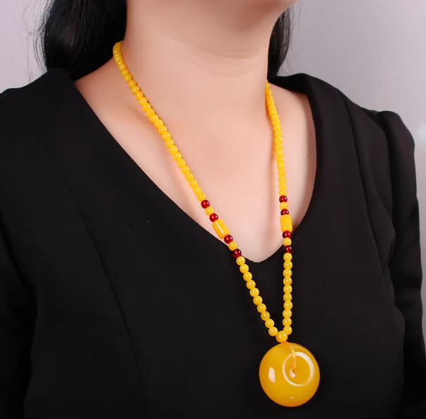 Guardian of Earth – Baltic Golden Beeswax Amber Peace Knot Pendant Necklace